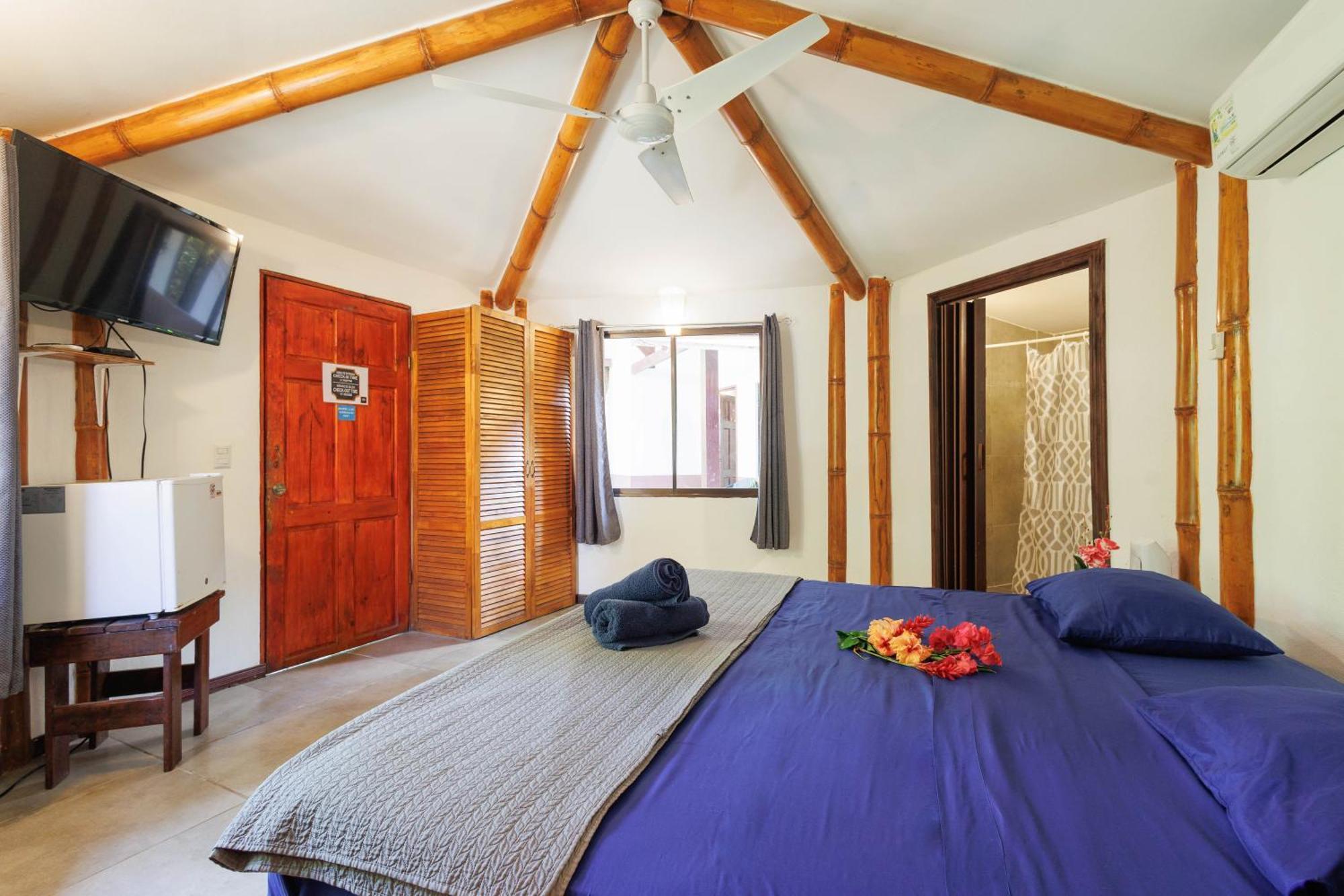 Hotel Bambutel Cocles à Puerto Viejo de Talamanca Extérieur photo