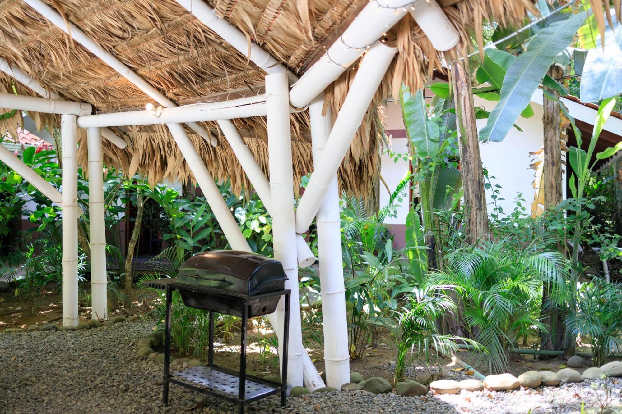 Hotel Bambutel Cocles à Puerto Viejo de Talamanca Extérieur photo